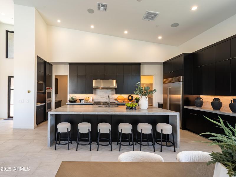 Kitchen W Ample Storage