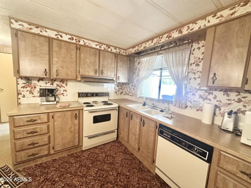 SO MUCH COUNTER SPACE