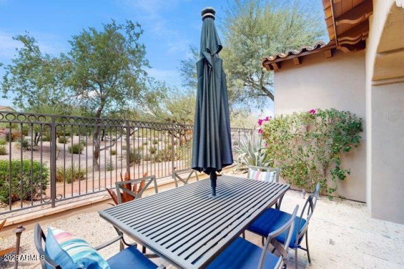 PATIO with view fencce