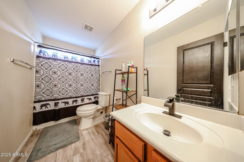 Full bath with tub/shower combo