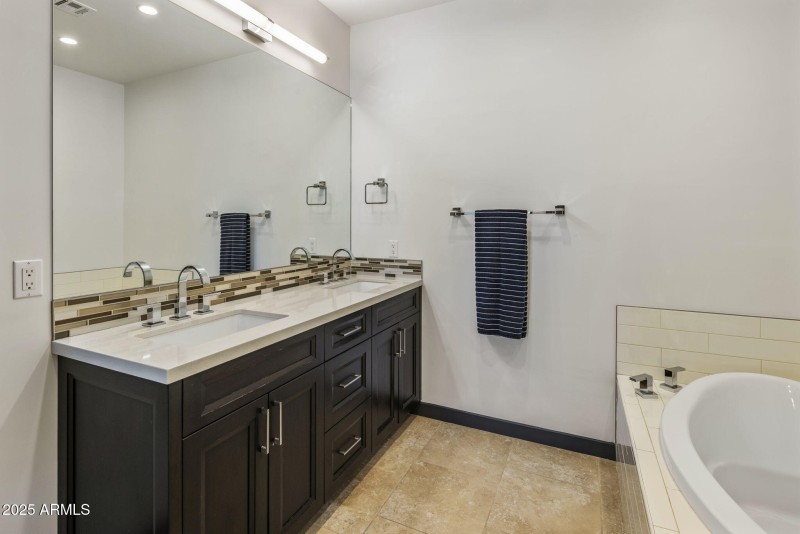 17-web-or-mls-D46A1067