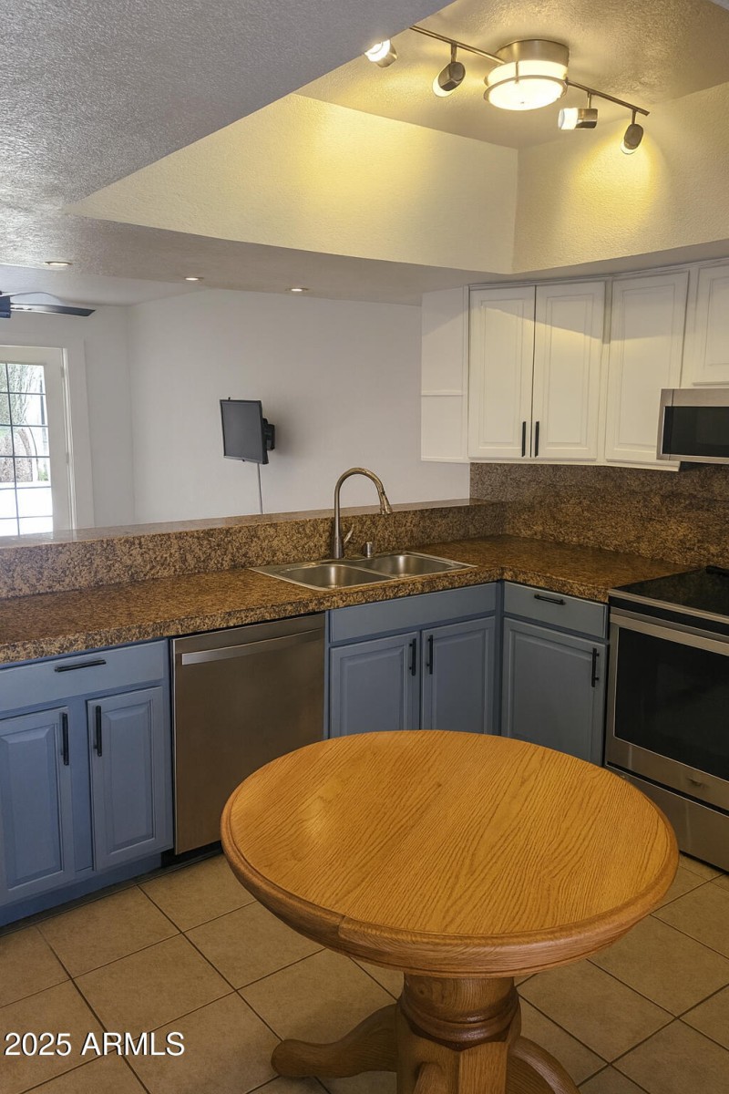 5A20F4A7-AAC2-47CE-A4B0-0E7DF352C7FA