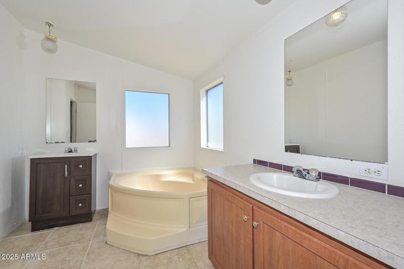 Primary Bath-Garden Tub