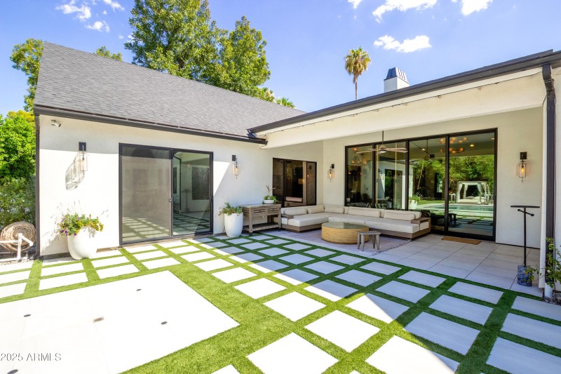 covered patio w/misters