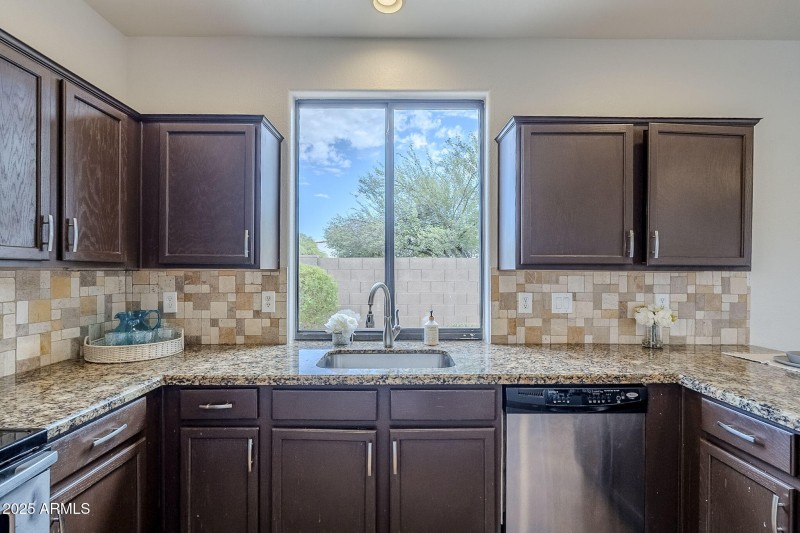 20-web-or-mls-Lindsay-20