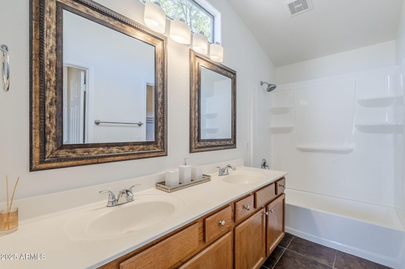 35-web-or-mls-Lindsay-35