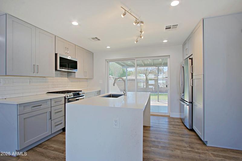 Kitchen-SS Appliances-Gas Stove/Oven