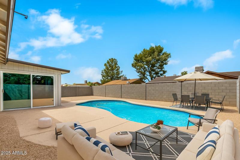 20250912_1050_Backyard Pool Transformati