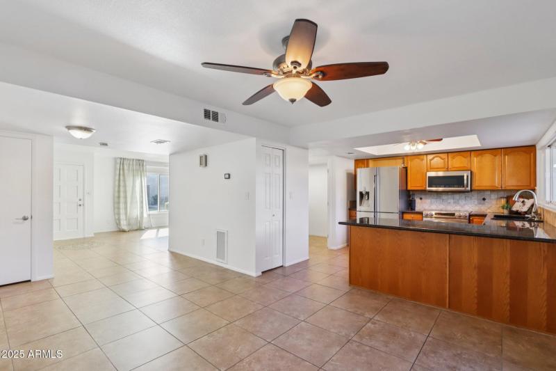 Eat in Kitchen Area & Breakfast Bar