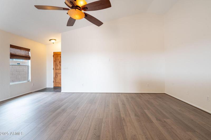 11-web-or-mls-Silverbell-11