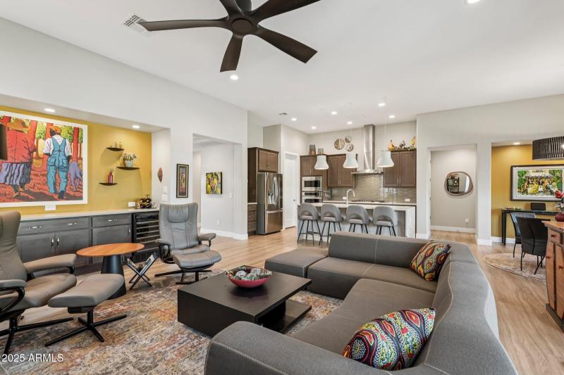 13-web-or-mls-W La Reata Ave-S1709-013