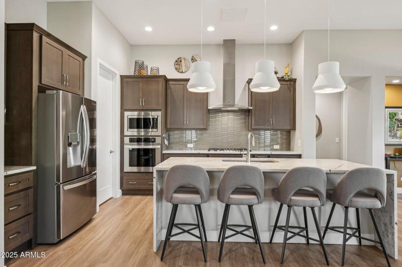 17-web-or-mls-W La Reata Ave-S1709-017