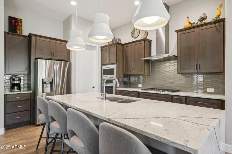 19-web-or-mls-W La Reata Ave-S1709-019