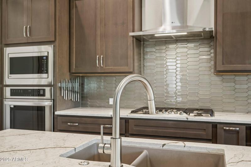 20-web-or-mls-W La Reata Ave-S1709-020