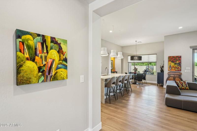 23-web-or-mls-W La Reata Ave-S1709-023