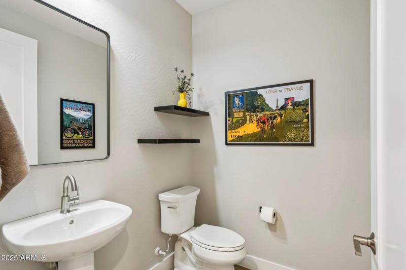 25-web-or-mls-W La Reata Ave-S1709-025