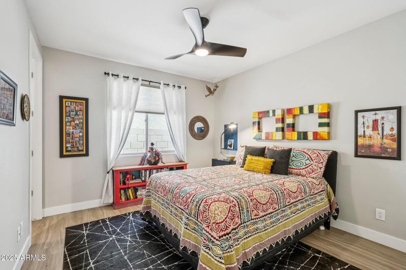 28-web-or-mls-W La Reata Ave-S1709-028