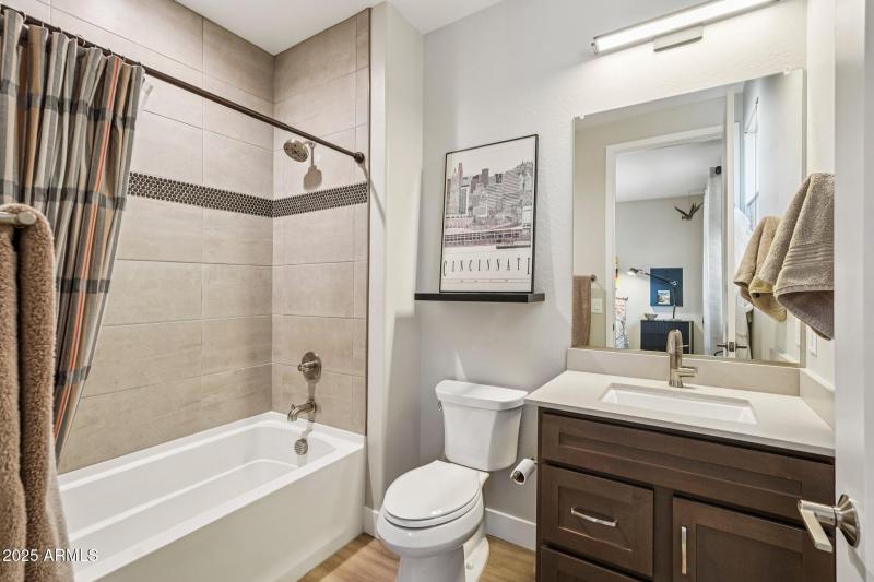 29-web-or-mls-W La Reata Ave-S1709-029