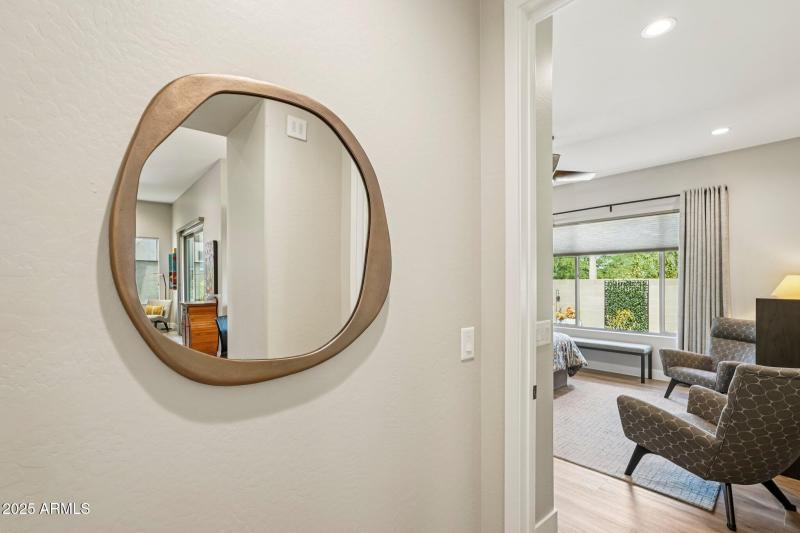 31-web-or-mls-W La Reata Ave-S1709-031