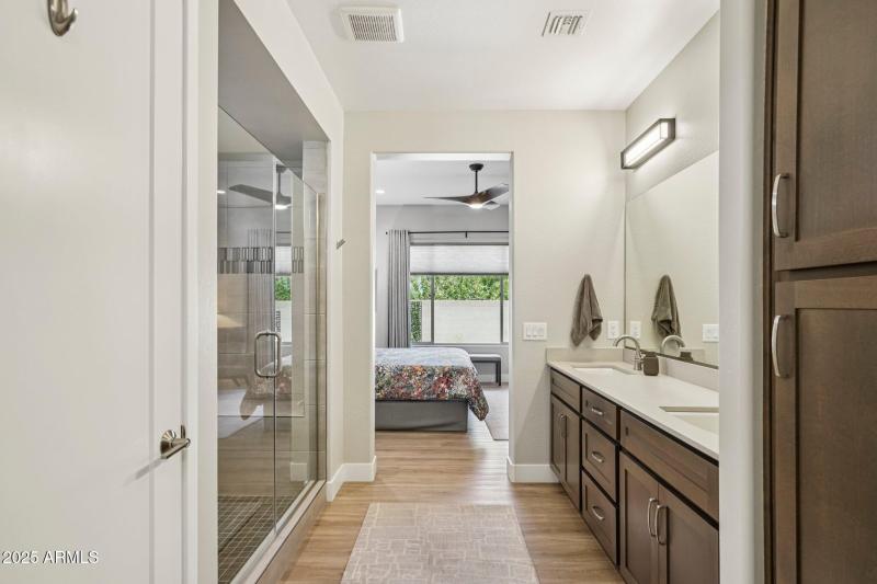 37-web-or-mls-W La Reata Ave-S1709-037