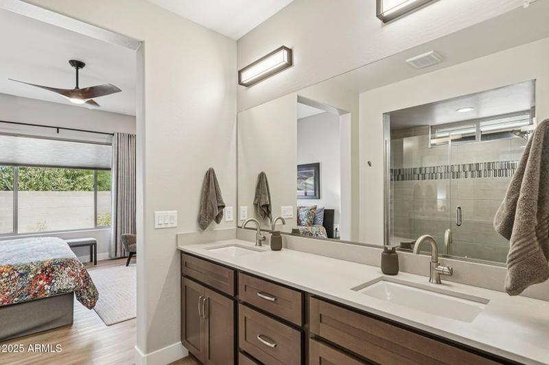 39-web-or-mls-W La Reata Ave-S1709-039