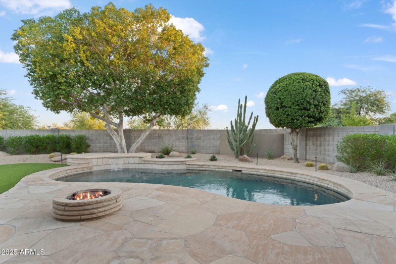 Flagstone Patio w/ Firepit
