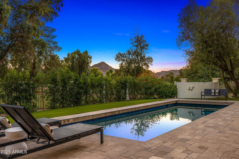 backyard mountain views_twilight