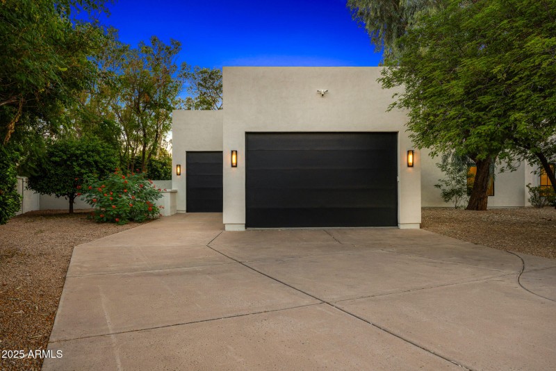 multi car garage_twilight