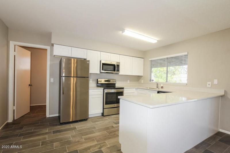 P3212979-04-Kitchen-658878