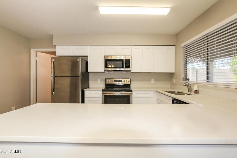 P3212979-04-Kitchen-658879