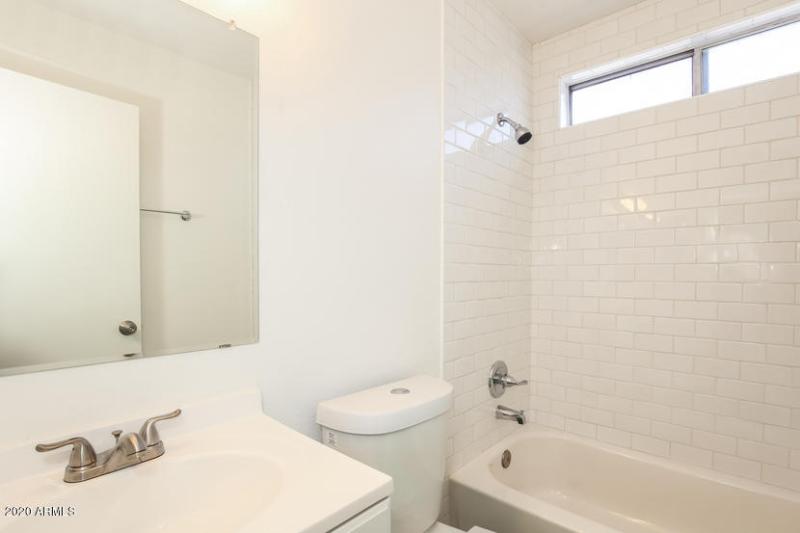 P3212979-08-Bathrooms-658869