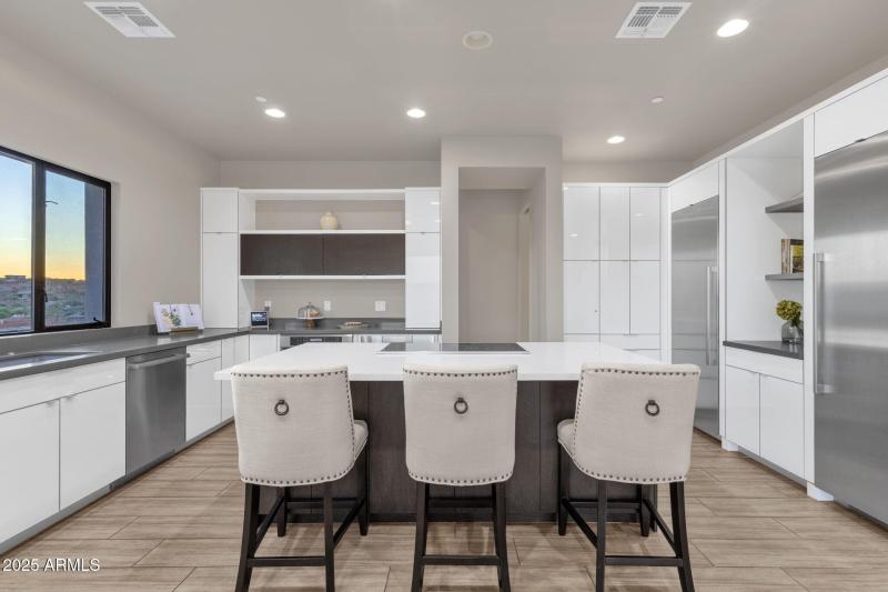 019_Breakfast Bar Seating