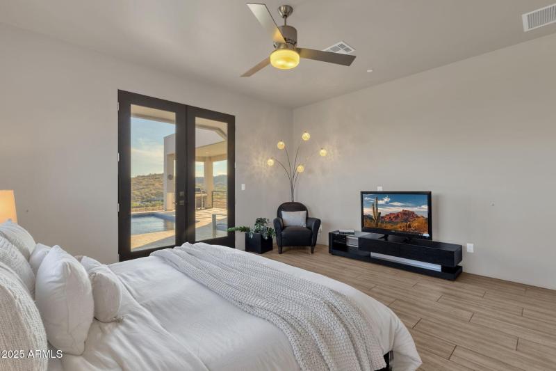 025_Primary Bedroom II