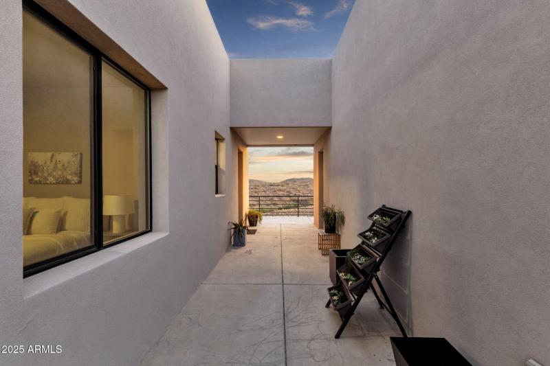 061_Upstairs Walkway