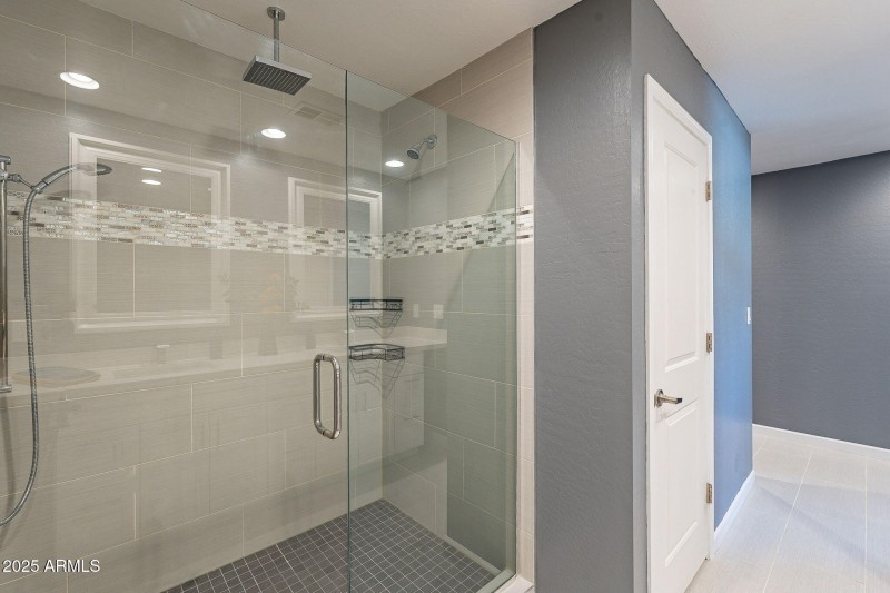 Dual shower heads & rain shower