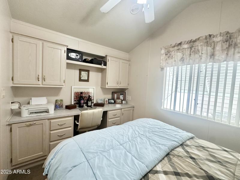 GREAT BEDROOM SET UP