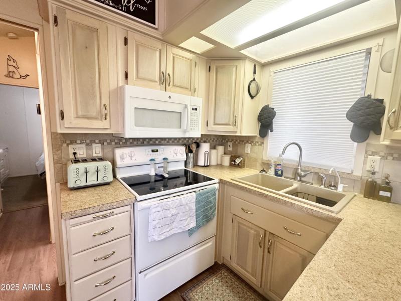 FULL SIZE SMOOTH TOP STOVE