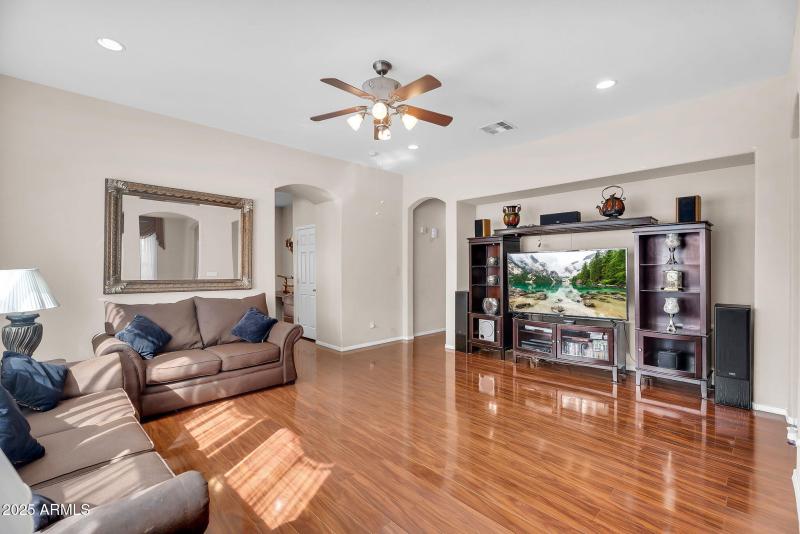 9-web-or-mls-East Sebring-9