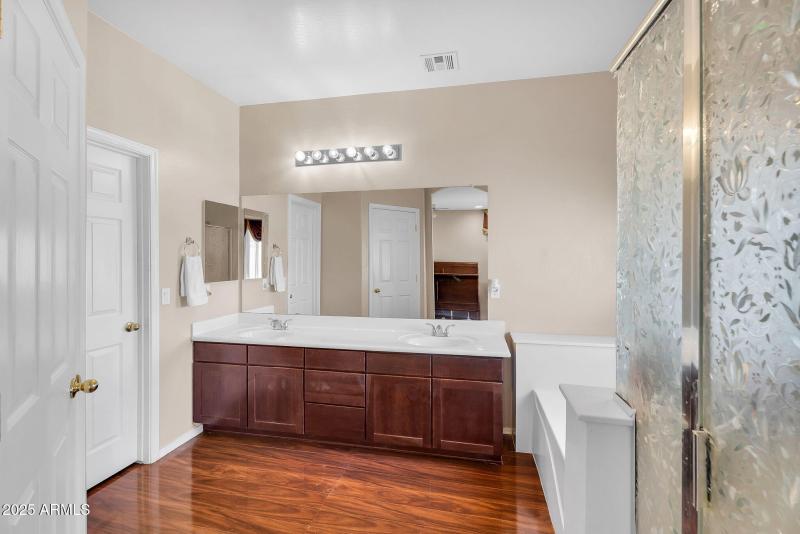 23-web-or-mls-East Sebring-28