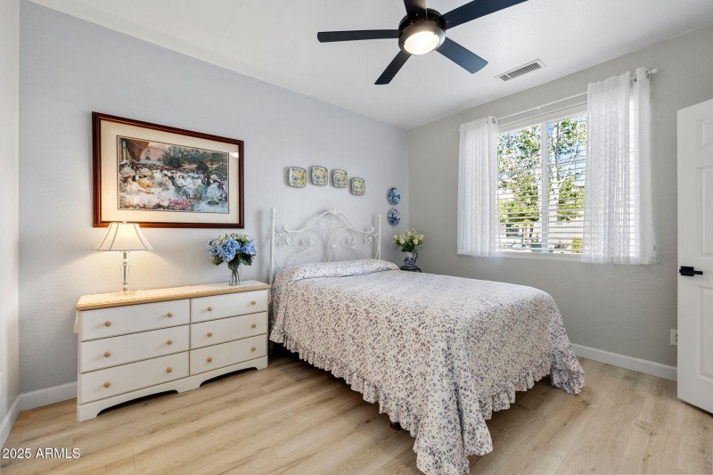 12-Primary Bedroom_1