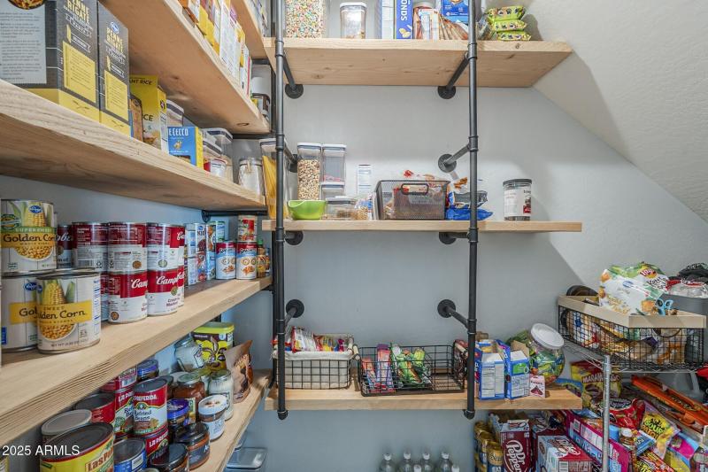 017_Large Walk In Pantry