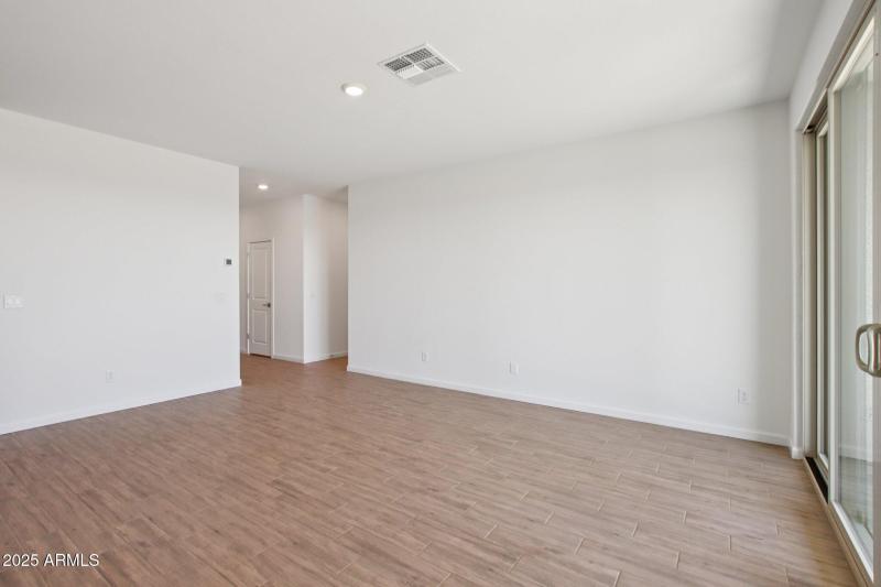 7-web-or-mls-W Bajada Rd-S1709-007