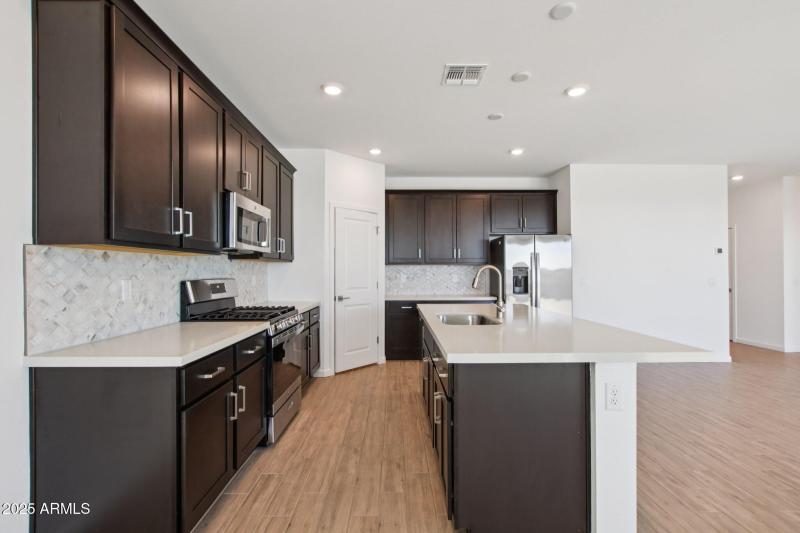 12-web-or-mls-W Bajada Rd-S1709-012