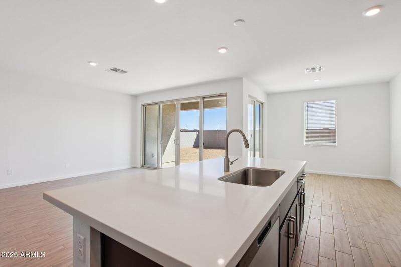 16-web-or-mls-W Bajada Rd-S1709-016