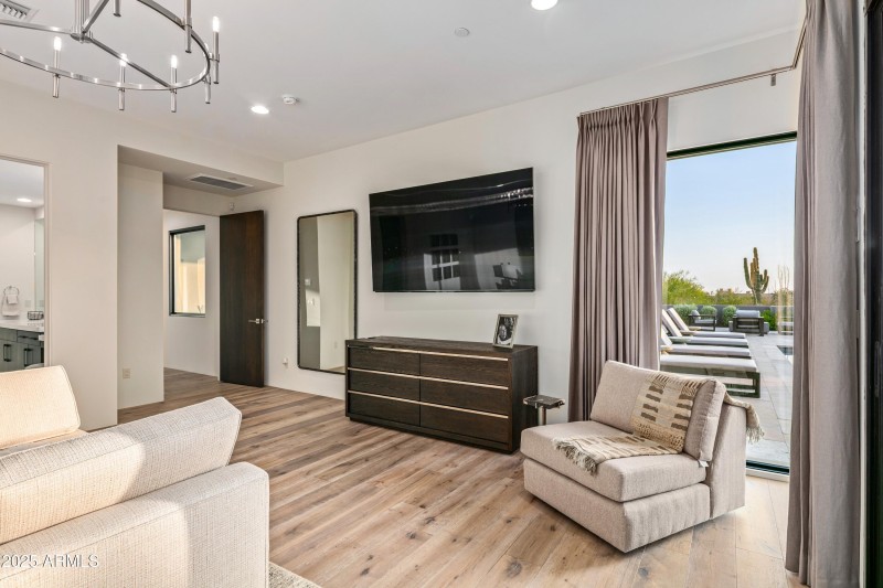 027_Primary Suite Sitting Space