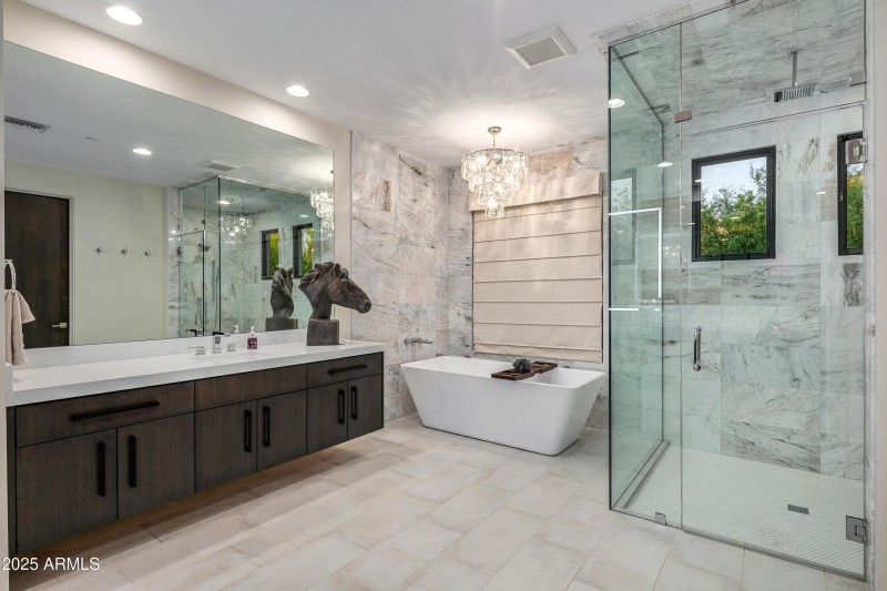 028_Primary Palatial Luxury Bath