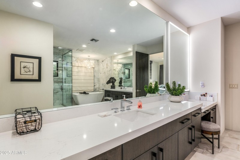 029_Primary Separate Vanities