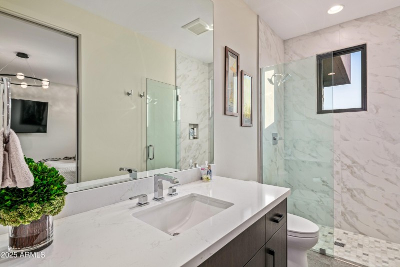 033_Guest Ensuite Bath