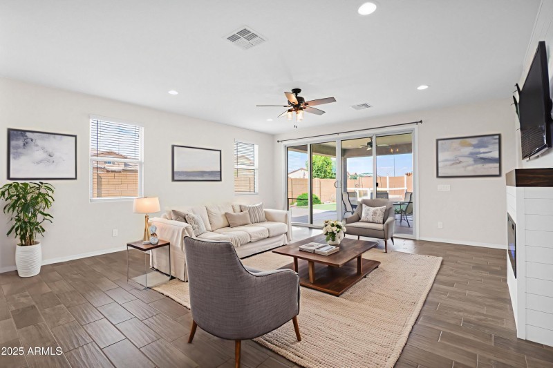 24135-Corn-17Family-Room - 18-2