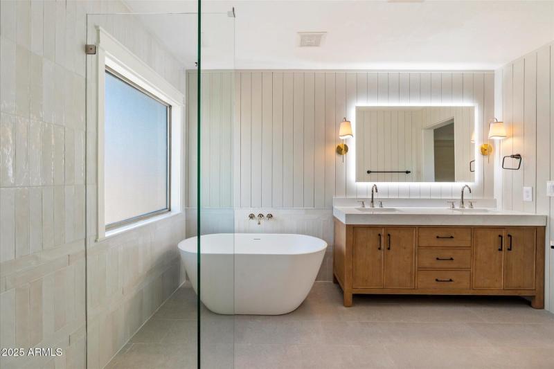 Ensuite Master Bathroom